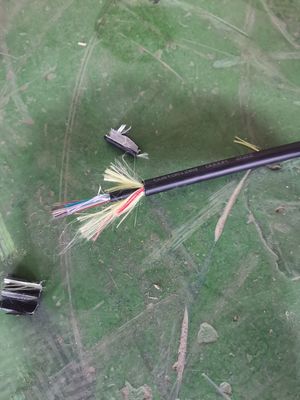 Υπερυψωμένα ADSS εκτείνονται το καλώδιο 8 12 οπτικών ινών 300m 48 96 καλώδιο οπτικής ίνας 144 πυρήνων