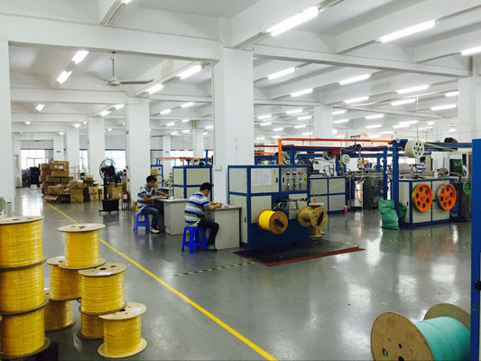 SM ΚΚ Om3 Om4 Om5 μονοκατευθυντικό 1core 0.9mm σφιχτό καλώδιο οπτικών ινών απομονωτών εσωτερικό