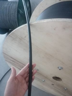 Υπόγειος θωρακισμένος κεντρικός χαλαρός σωλήνας 4 καλωδίων οπτικών ινών πυρήνας