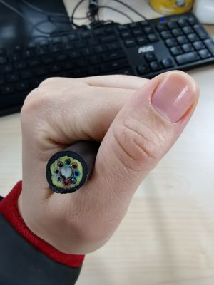 υψηλή τάση ADSS 100m ενιαίο σακάκι καλωδίων θηκών έκτασης διπλό